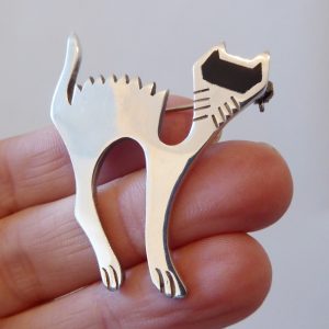 Mexican sterling 925 silver cat brooch, modernist vintage cat, black onyx inset