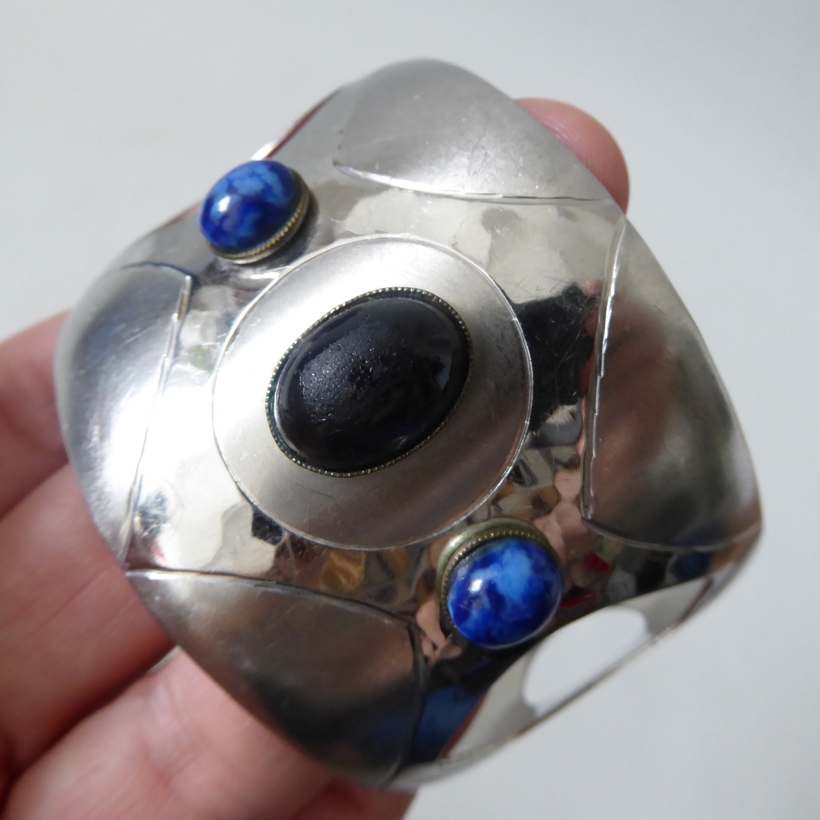 Moda Malta modernist retro stainless steel vintage cuff bracelet bangle & blue - Image 11