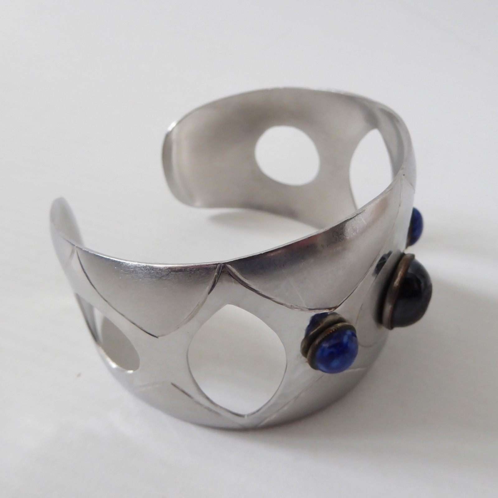 Moda Malta modernist retro stainless steel vintage cuff bracelet bangle & blue - Image 5