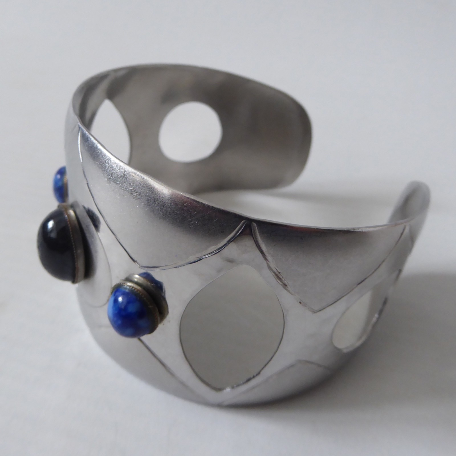 Moda Malta modernist retro stainless steel vintage cuff bracelet bangle & blue - Image 10
