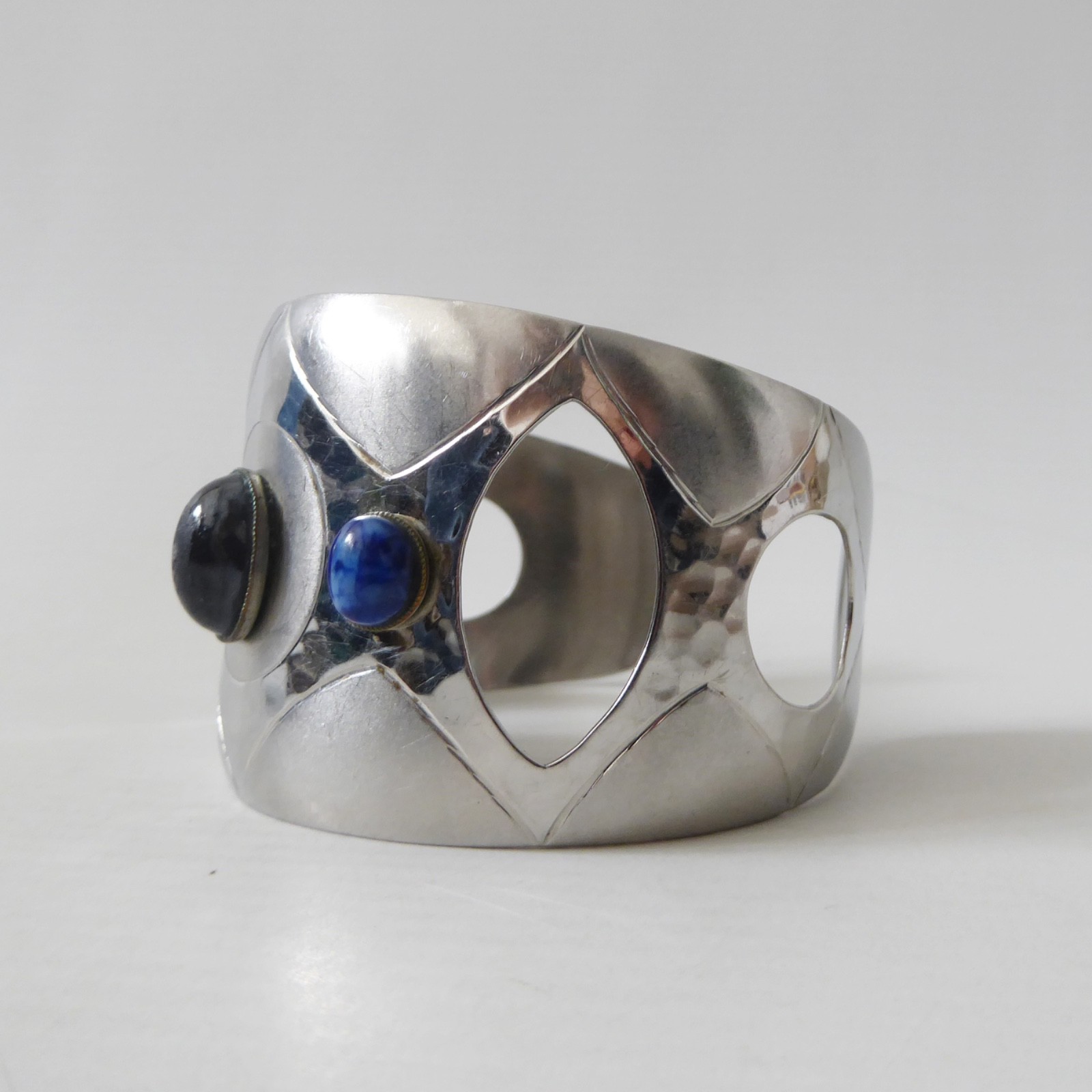 Moda Malta modernist retro stainless steel vintage cuff bracelet bangle & blue