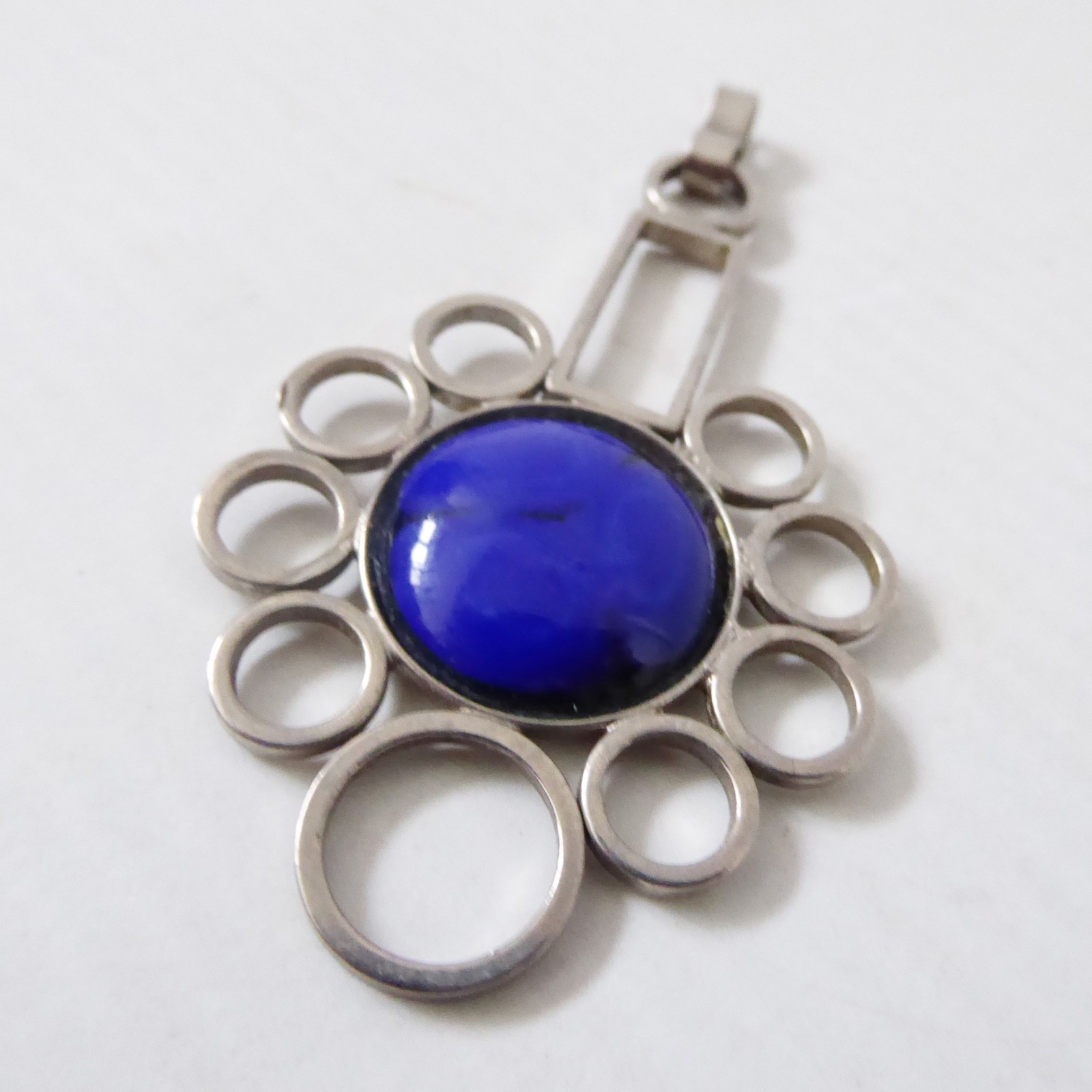 Modernist vintage silver-tone metal pendant for necklace blue stone. 1970s retro - Image 3