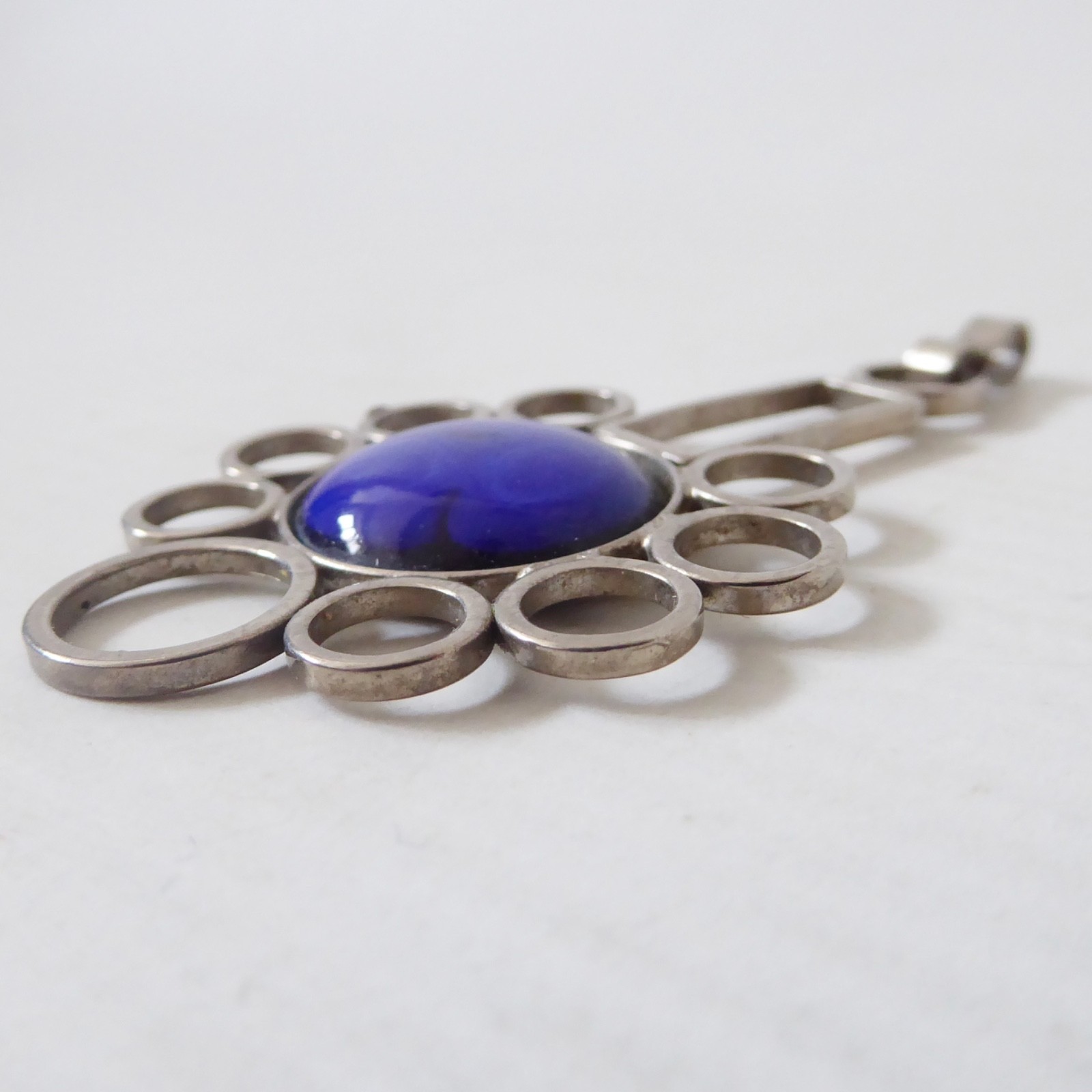 Modernist vintage silver-tone metal pendant for necklace blue stone. 1970s retro - Image 4