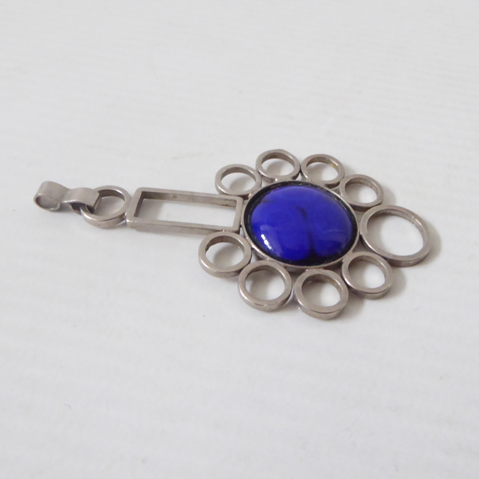 Modernist vintage silver-tone metal pendant for necklace blue stone. 1970s retro - Image 5
