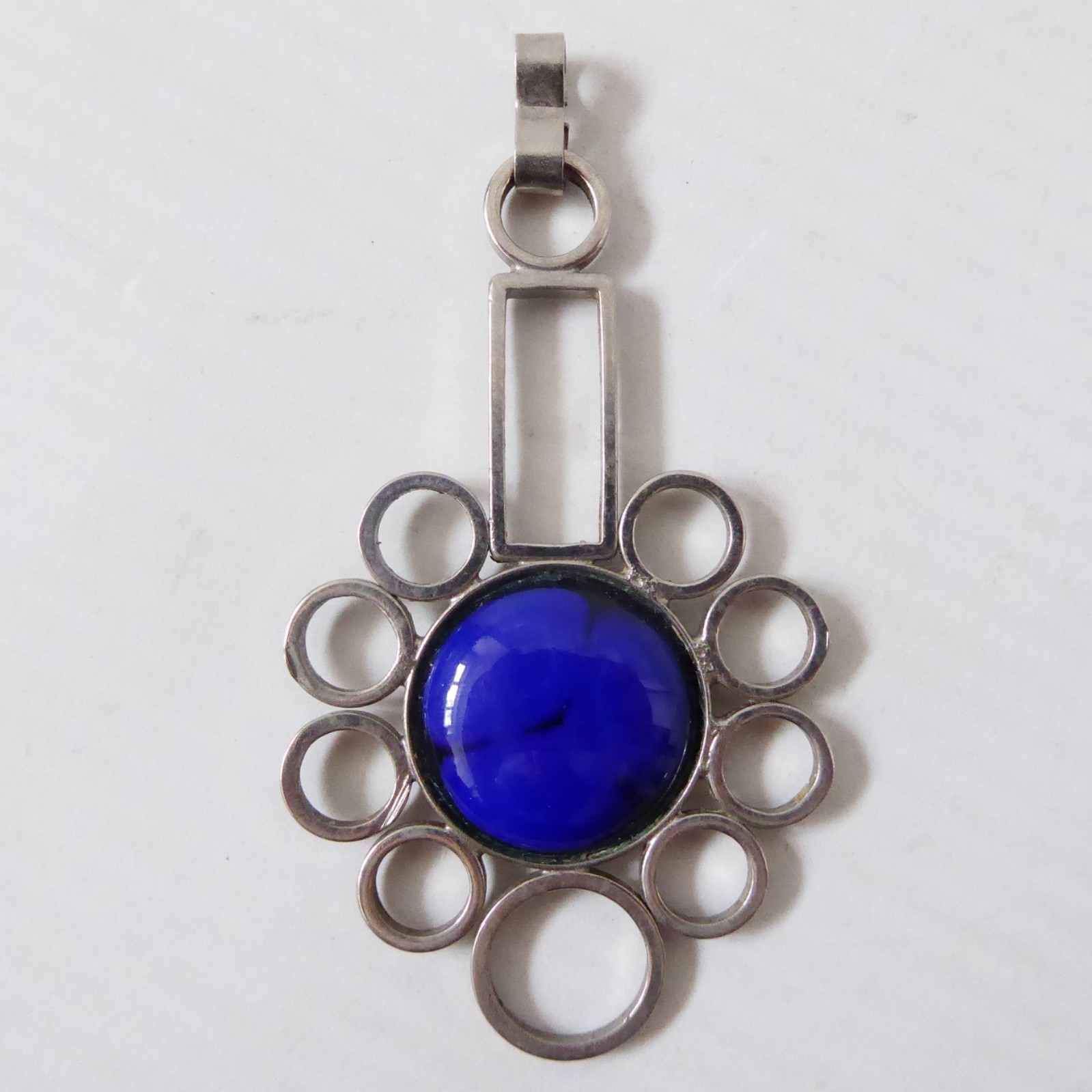 Modernist vintage silver-tone metal pendant for necklace blue stone. 1970s retro