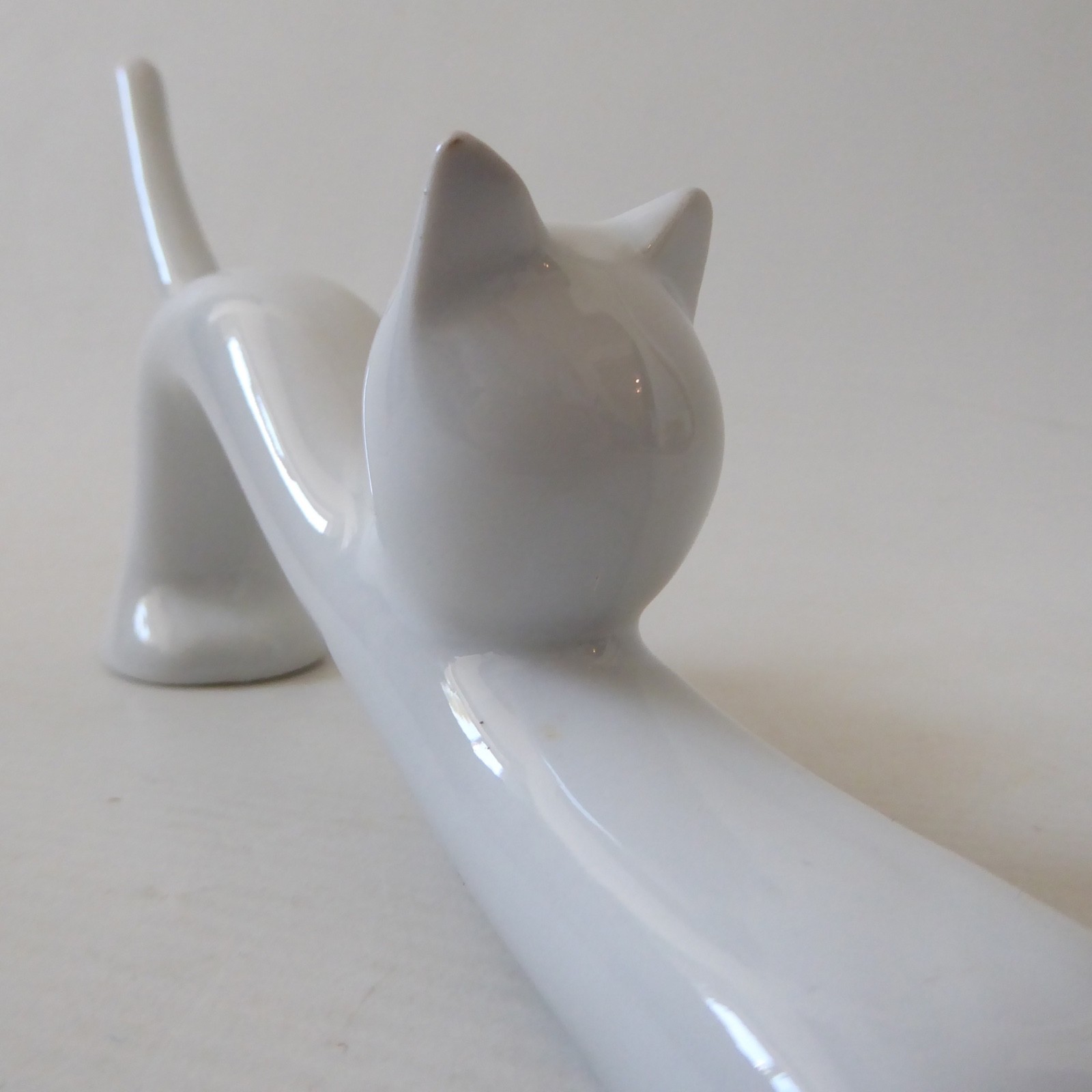 Naamen Israel white porcelain stretching cat figurine Modernist simplified 1970s - Image 5
