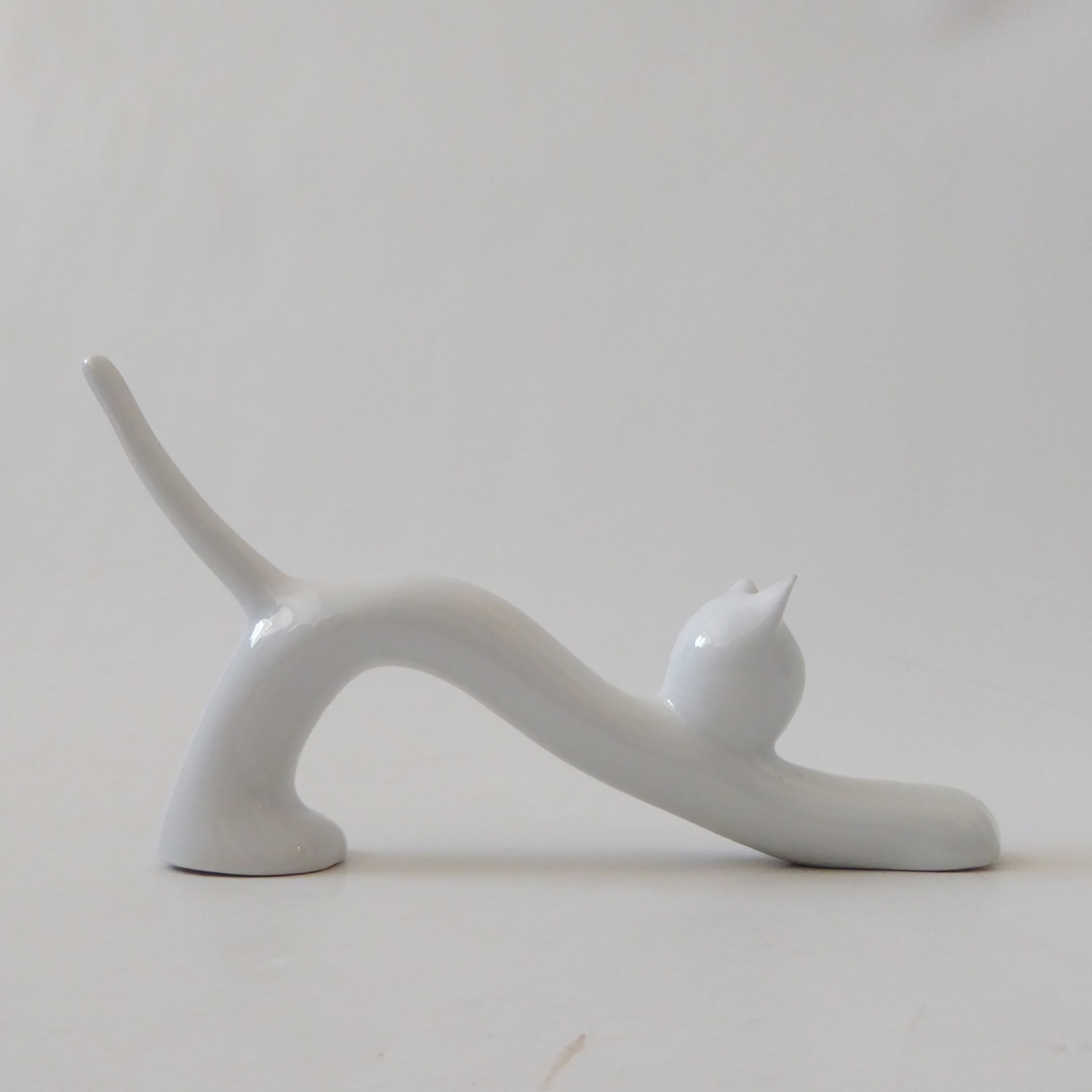 Naamen Israel white porcelain stretching cat figurine Modernist simplified 1970s - Image 6