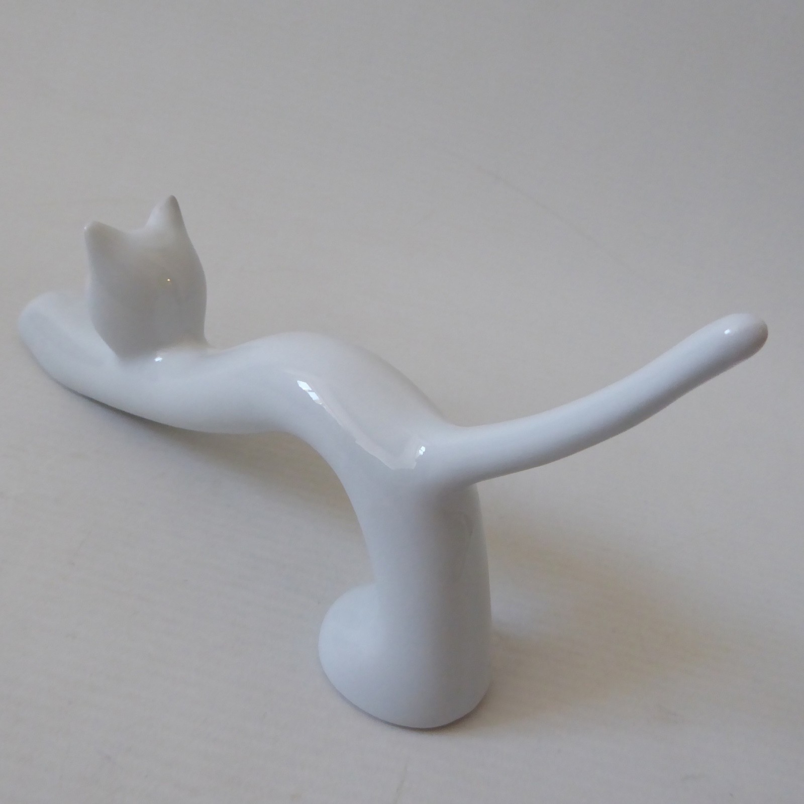 Naamen Israel white porcelain stretching cat figurine Modernist simplified 1970s - Image 7
