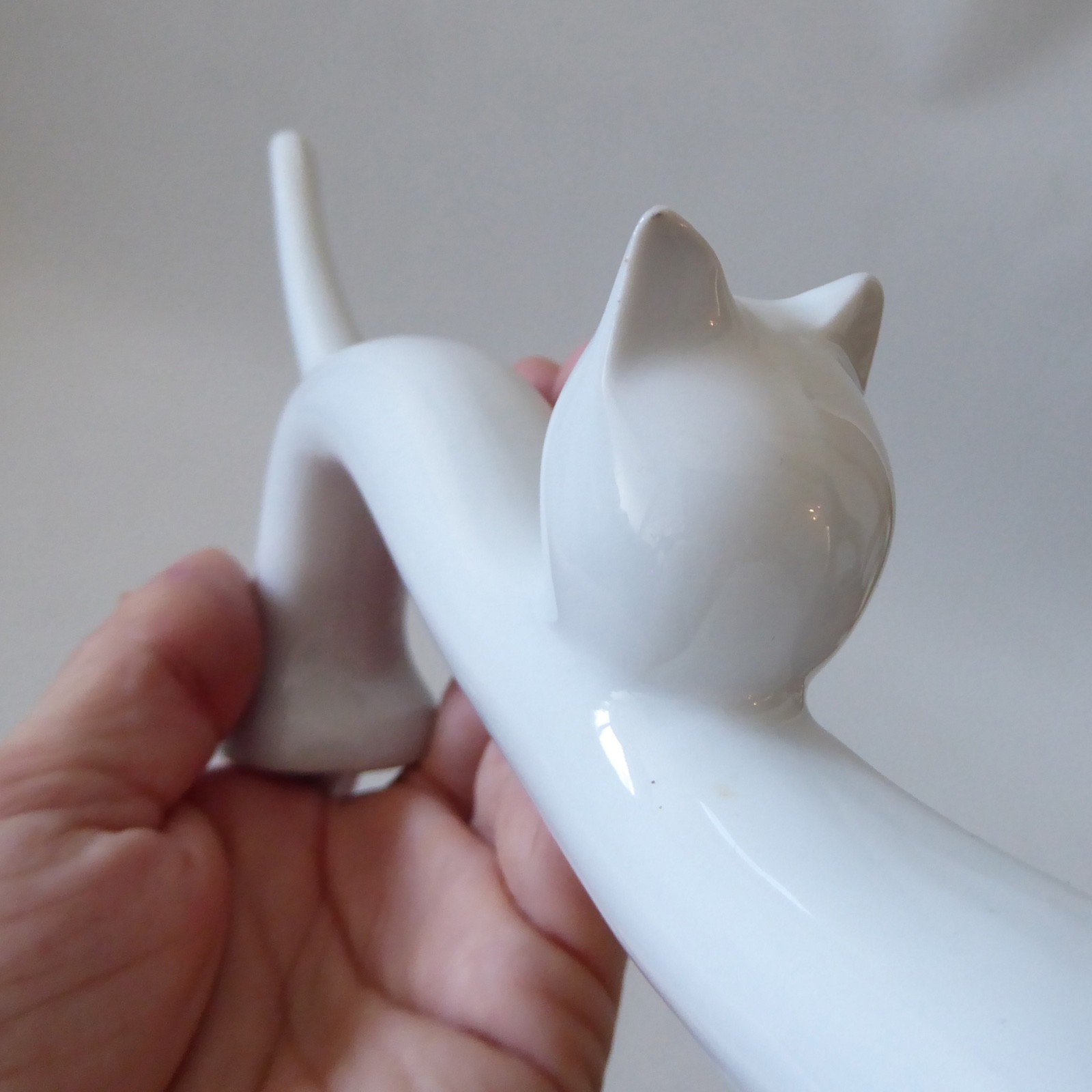 Naamen Israel white porcelain stretching cat figurine Modernist simplified 1970s - Image 9