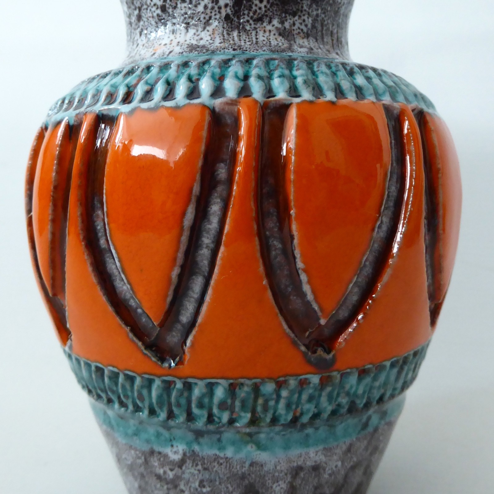 Nuovo Rinascimento art vase, mid century Italian pottery ceramic, orange & teal - Image 3