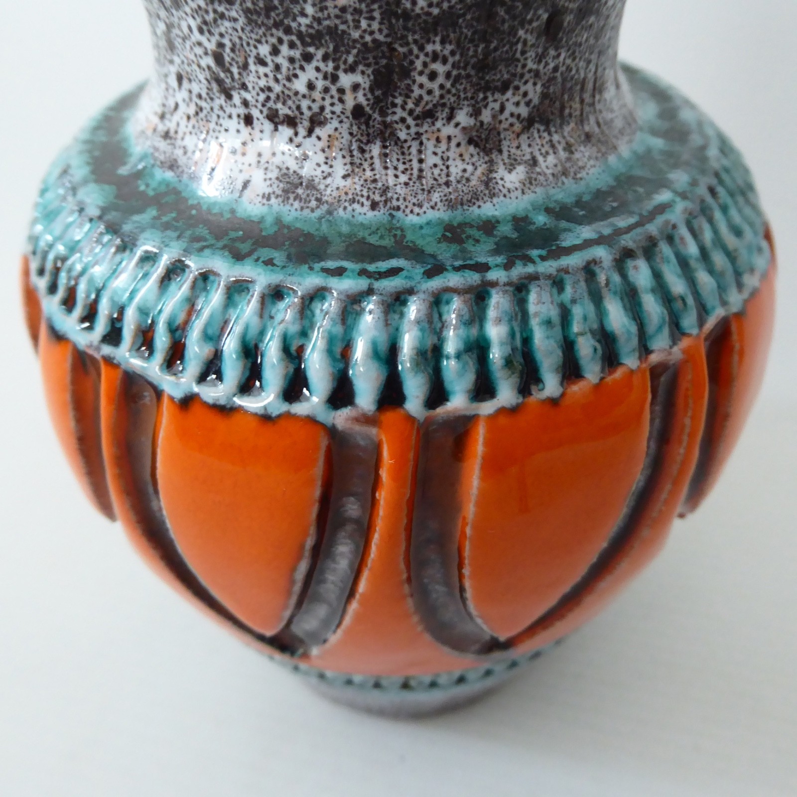 Nuovo Rinascimento art vase, mid century Italian pottery ceramic, orange & teal - Image 5