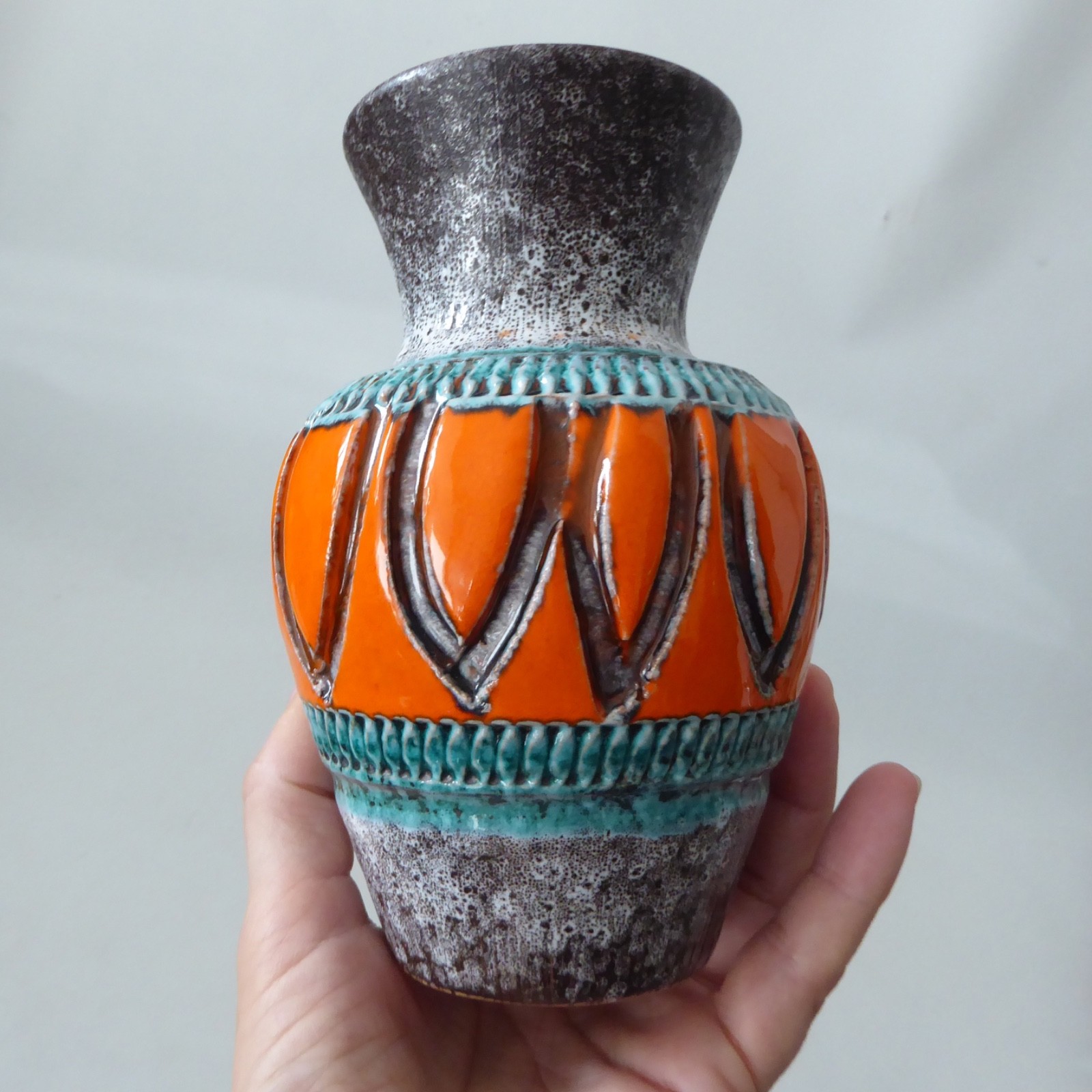 Nuovo Rinascimento art vase, mid century Italian pottery ceramic, orange & teal - Image 9