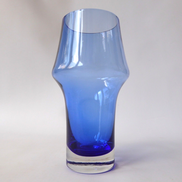 Riihimaki art glass vase, Aimo Okklin. 7" cased blue. Vintage Scandi retro MCM - Image 3
