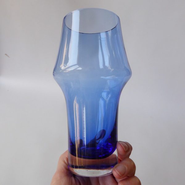 Riihimaki art glass vase, Aimo Okklin. 7" cased blue. Vintage Scandi retro MCM - Image 5