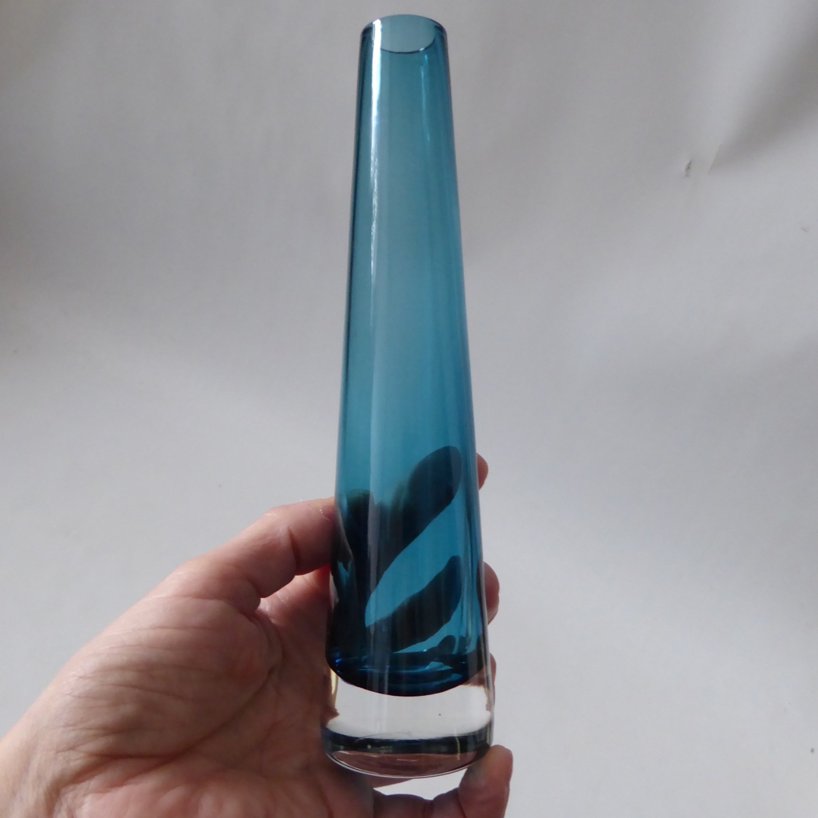 Scandinavian style indigo midnight blue tapered chimney art glass bud vase 8" - Image 3