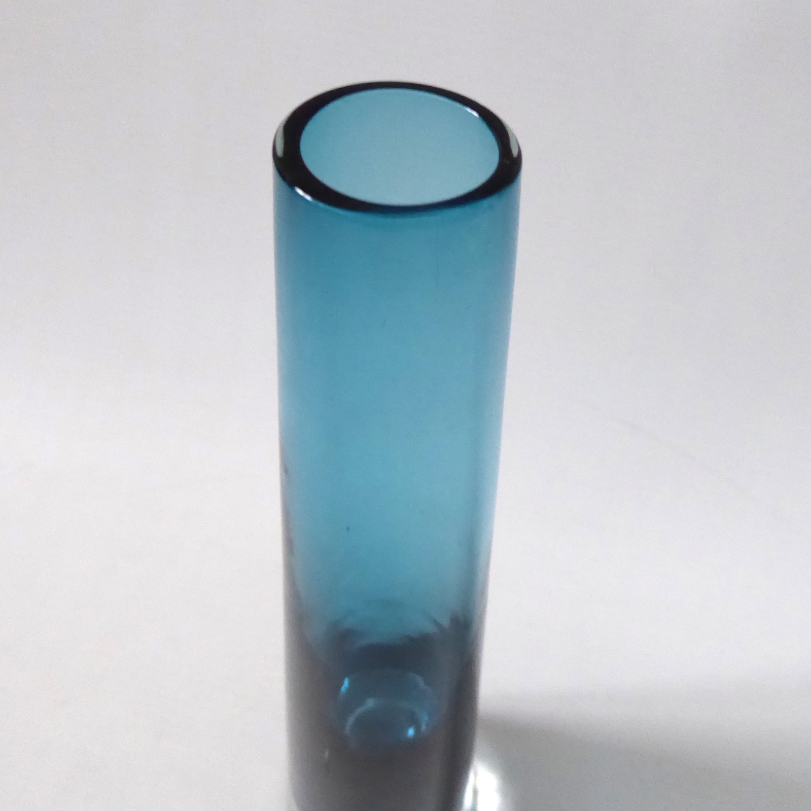 Scandinavian style indigo midnight blue tapered chimney art glass bud vase 8" - Image 5