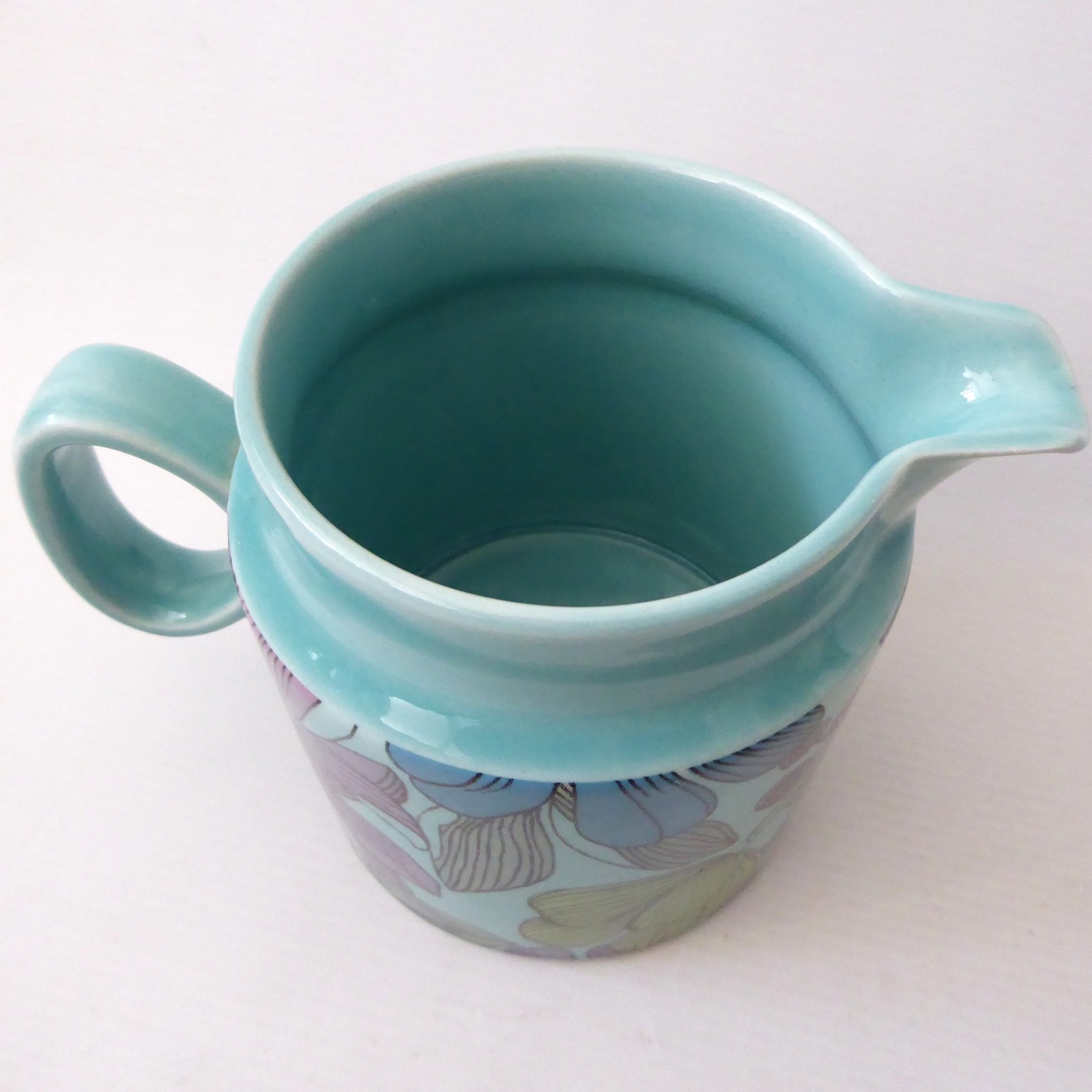 Surrey Ceramics vintage turquoise blue large jug 672, retro floral flowers 1970s - Image 8