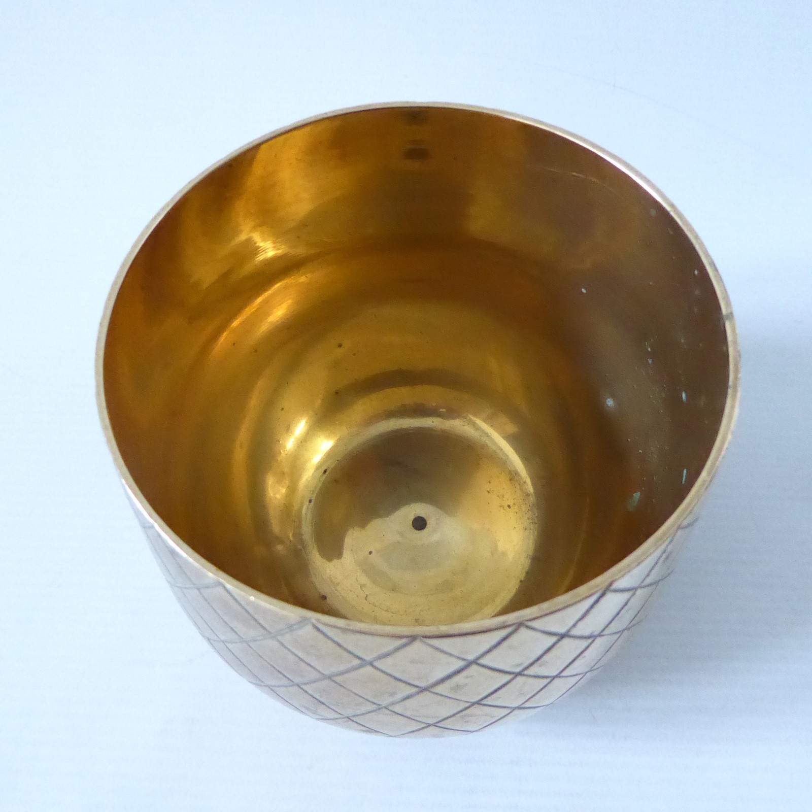 True vintage BRASS pineapple missing top. Ice bucket, plant pot holder, vase etc - Image 11