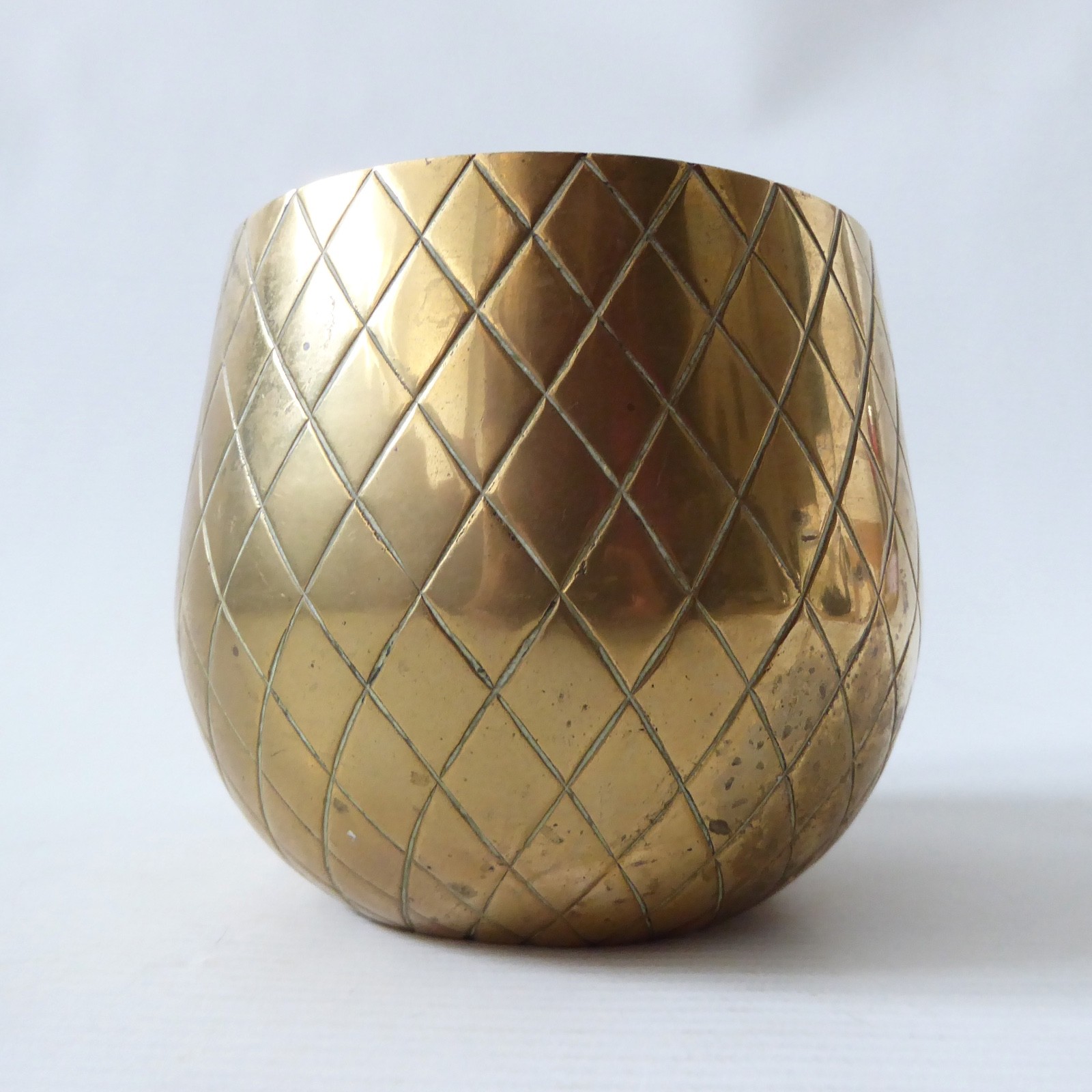 True vintage BRASS pineapple missing top. Ice bucket, plant pot holder, vase etc - Image 3