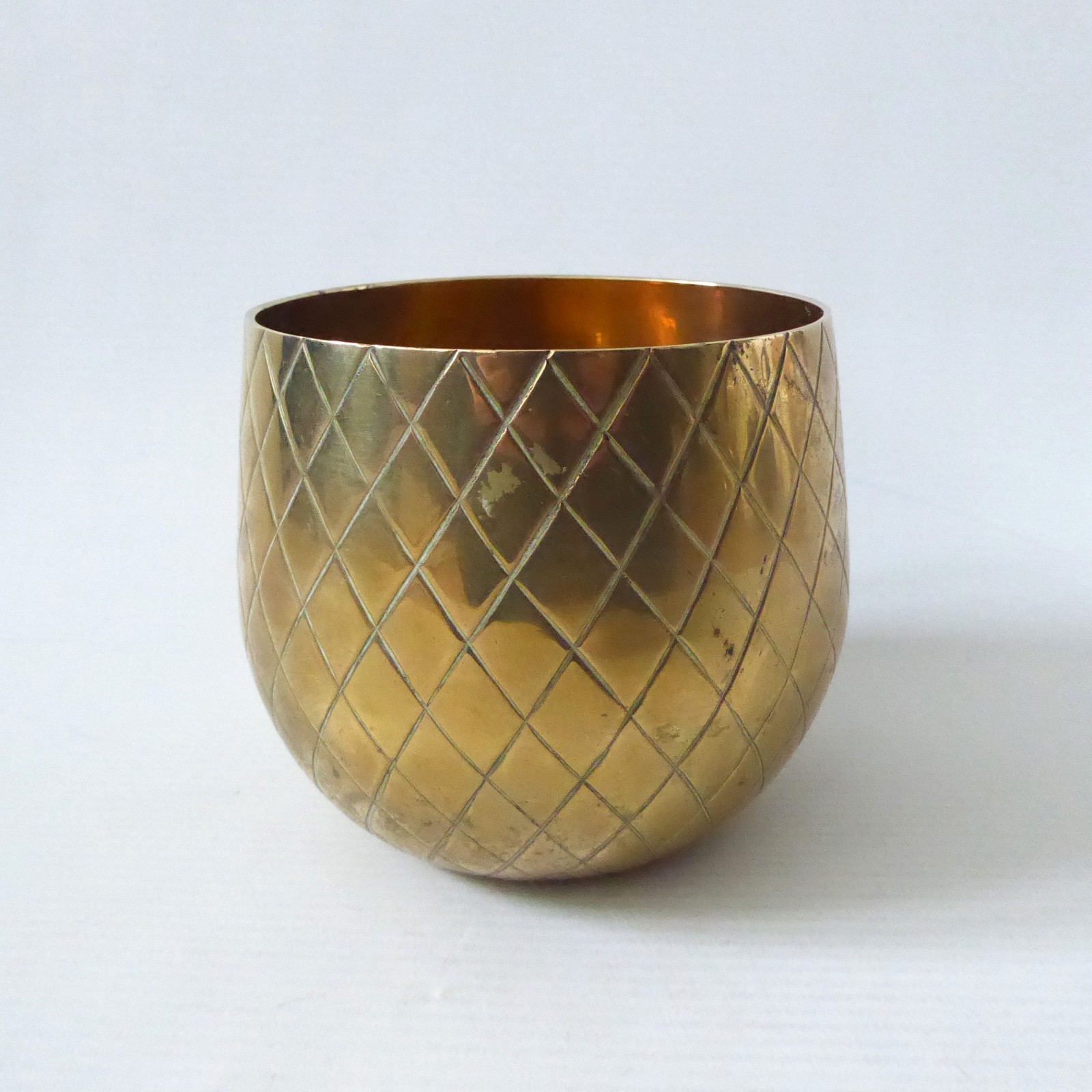 True vintage BRASS pineapple missing top. Ice bucket, plant pot holder, vase etc - Image 6