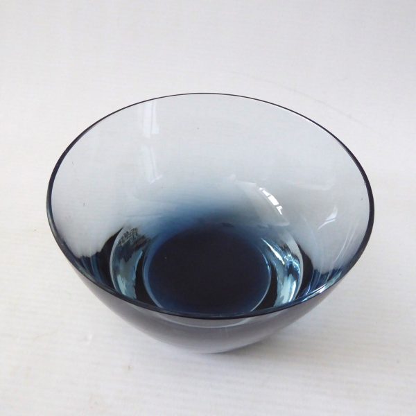 Vintage 1970s Caithness art glass bowl, Stroma 4023, twilight blue cased dish - Image 5