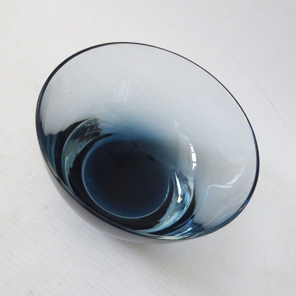 Vintage 1970s Caithness art glass bowl, Stroma 4023, twilight blue cased dish - Image 6