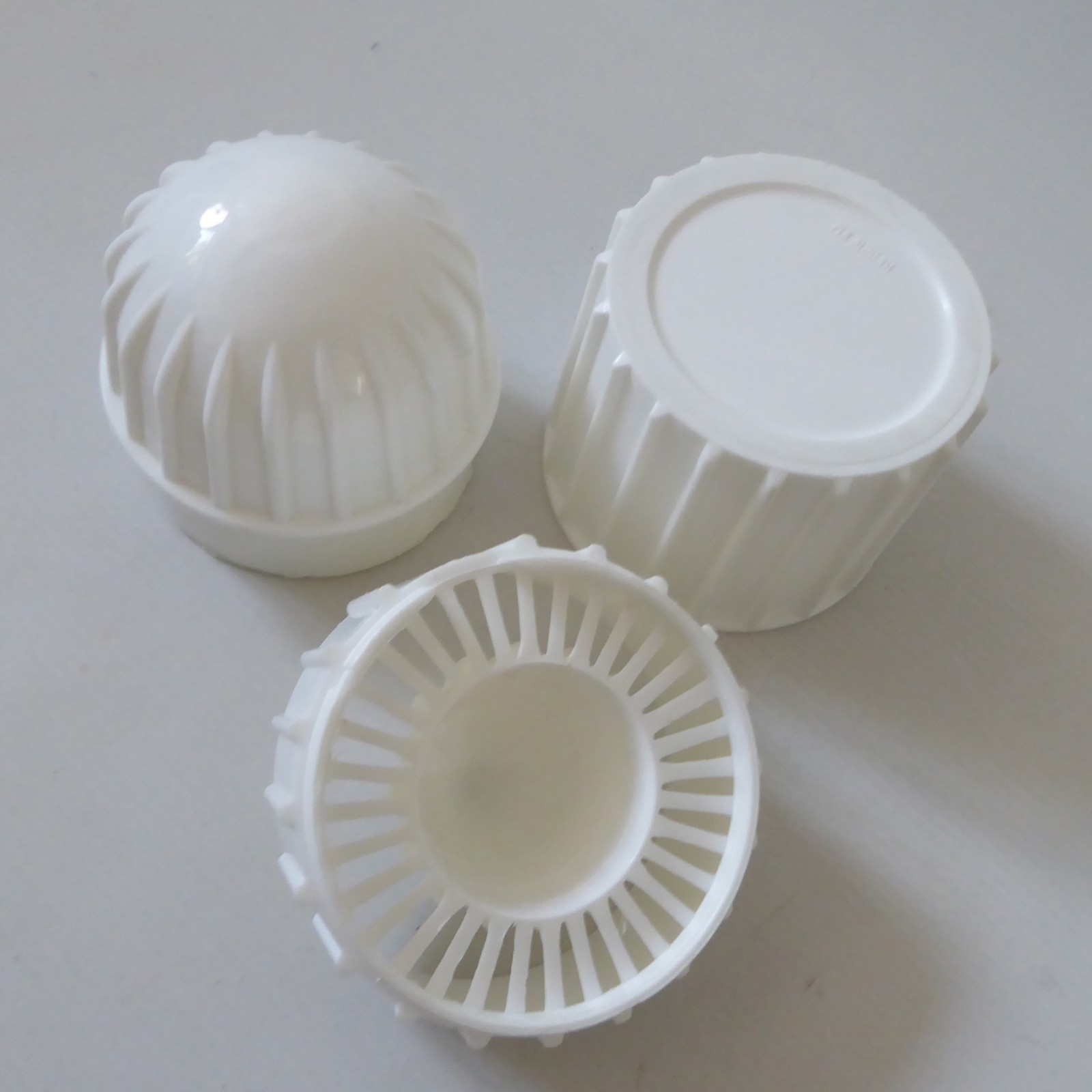 Vintage 1970s Italian white plastic citrus squeezer & jug. Orange lemon retro - Image 11