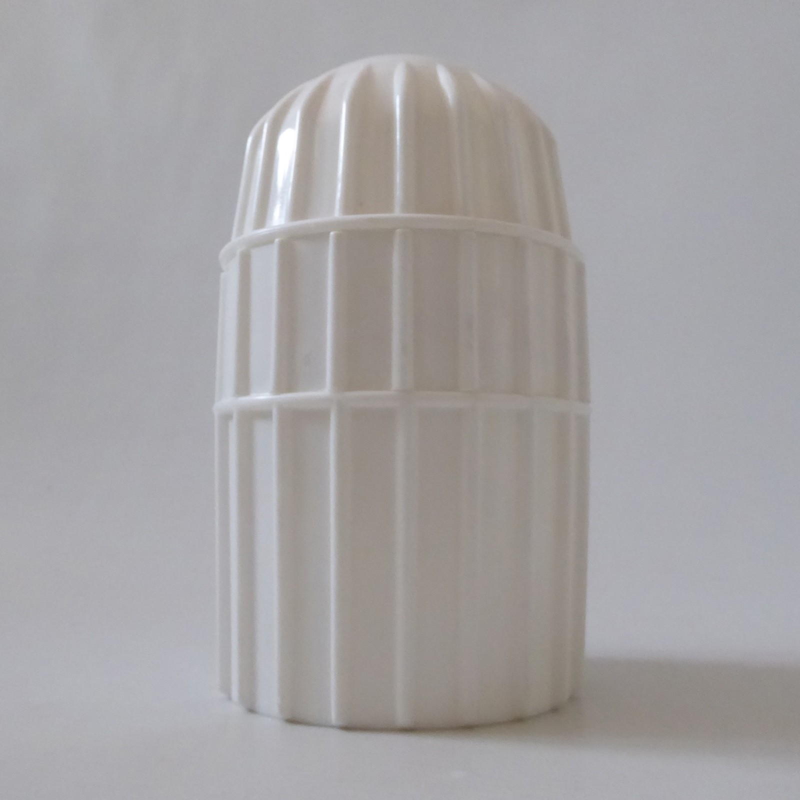 Vintage 1970s Italian white plastic citrus squeezer & jug. Orange lemon retro - Image 5