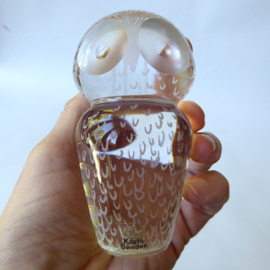 Vintage Kosta Sweden Vicke Lindstrand art glass owl figurine, signed 2458 4"