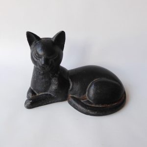 Vintage cast iron sleeping black cat door stop ornament, 1950s 1960s mid century