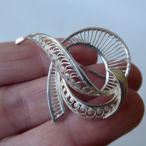 Vintage filigree sterling silver vintage brooch, stamped 925, curved openwork