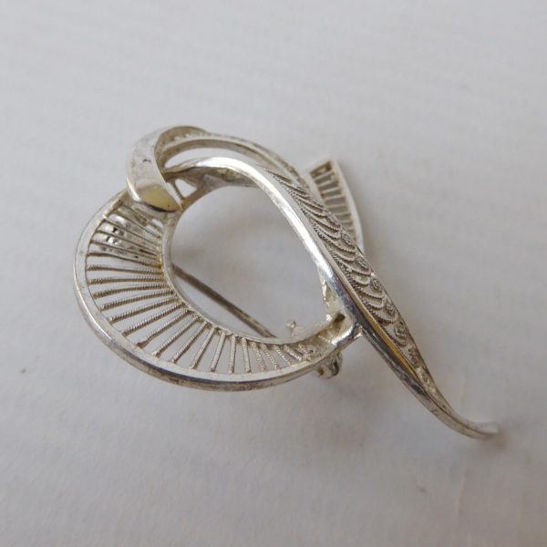 Vintage filigree sterling silver vintage brooch, stamped 925, curved openwork - Image 8