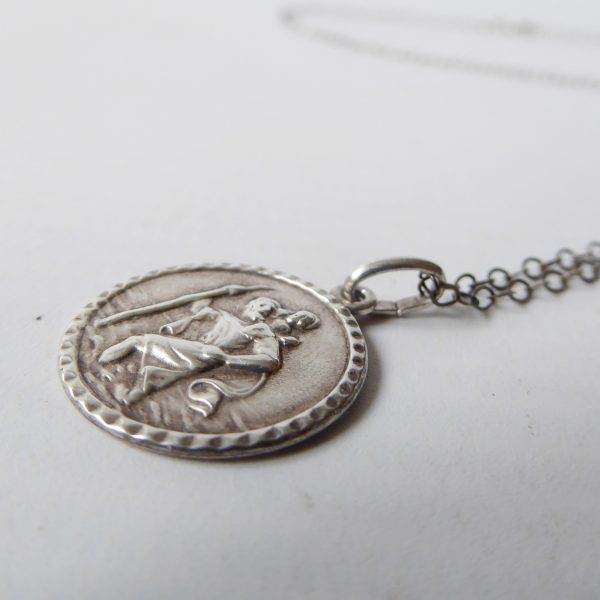 Vintage sterling 925 silver small round St Christopher pendant & 17" necklace - Image 6