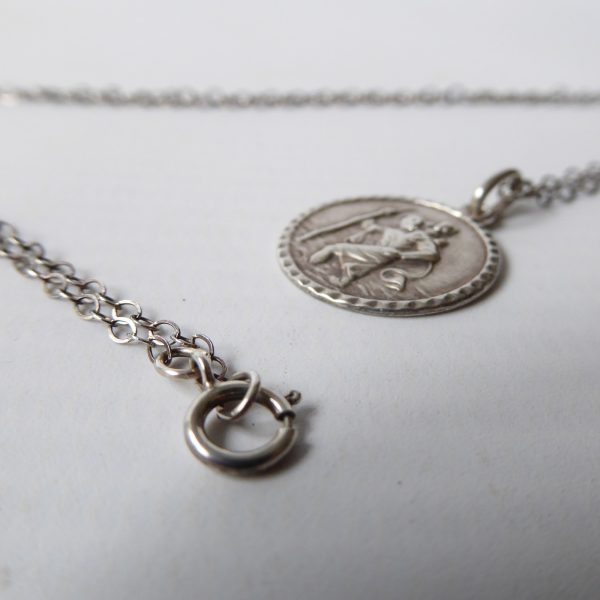 Vintage sterling 925 silver small round St Christopher pendant & 17" necklace - Image 7