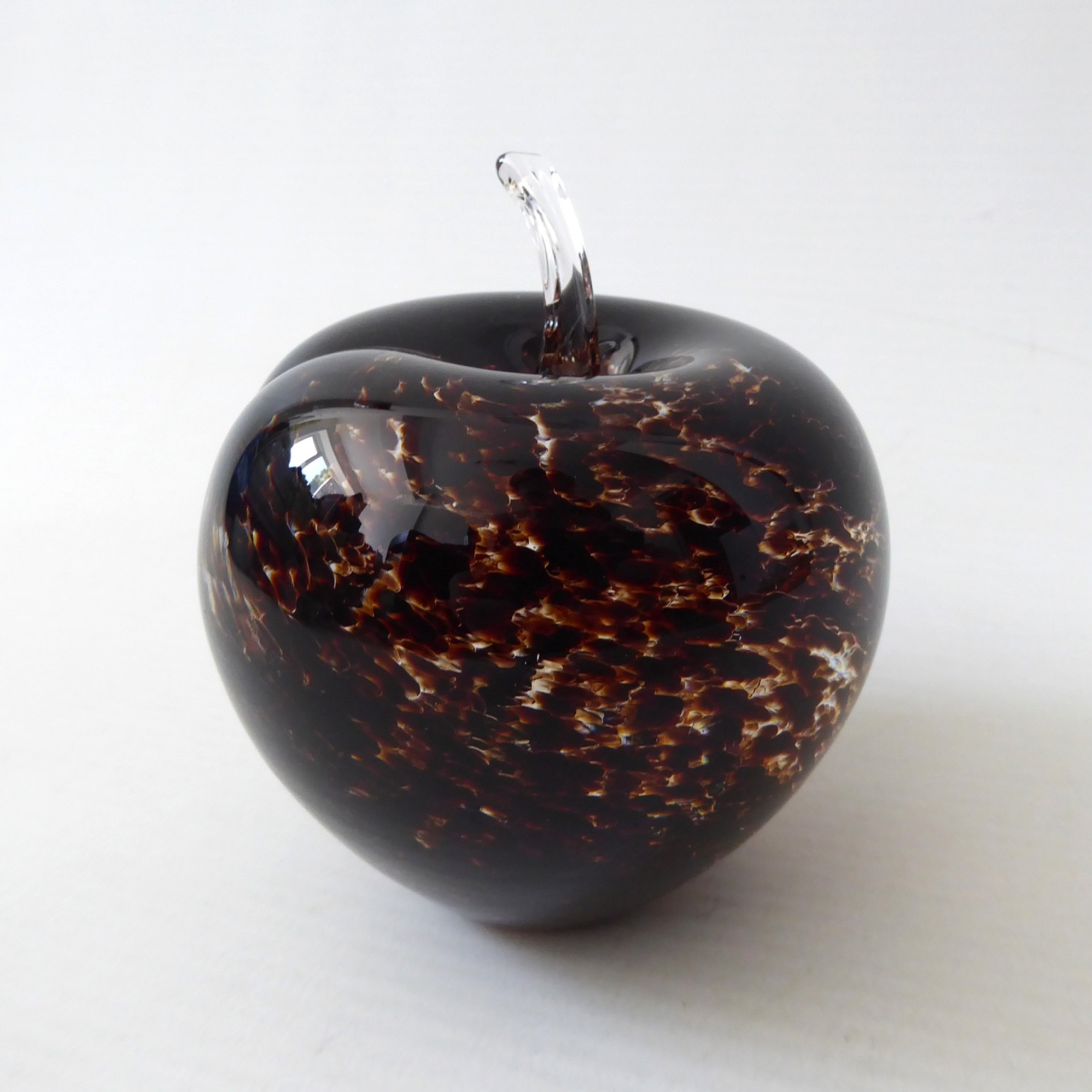 Wedgwood speckled brown art glass apple sculpture paperweight, RSW230 vintage - Image 3