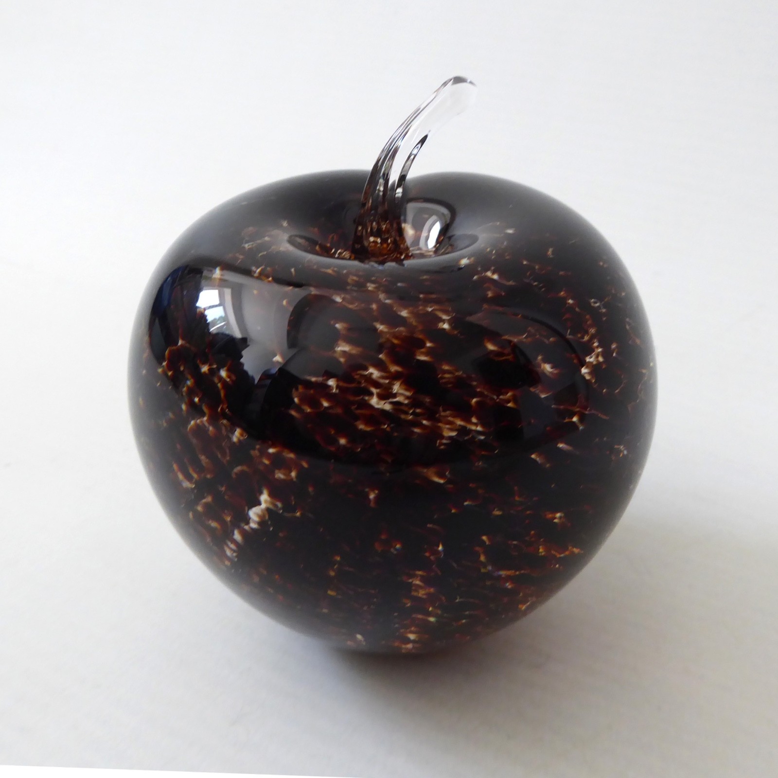 Wedgwood speckled brown art glass apple sculpture paperweight, RSW230 vintage - Image 4