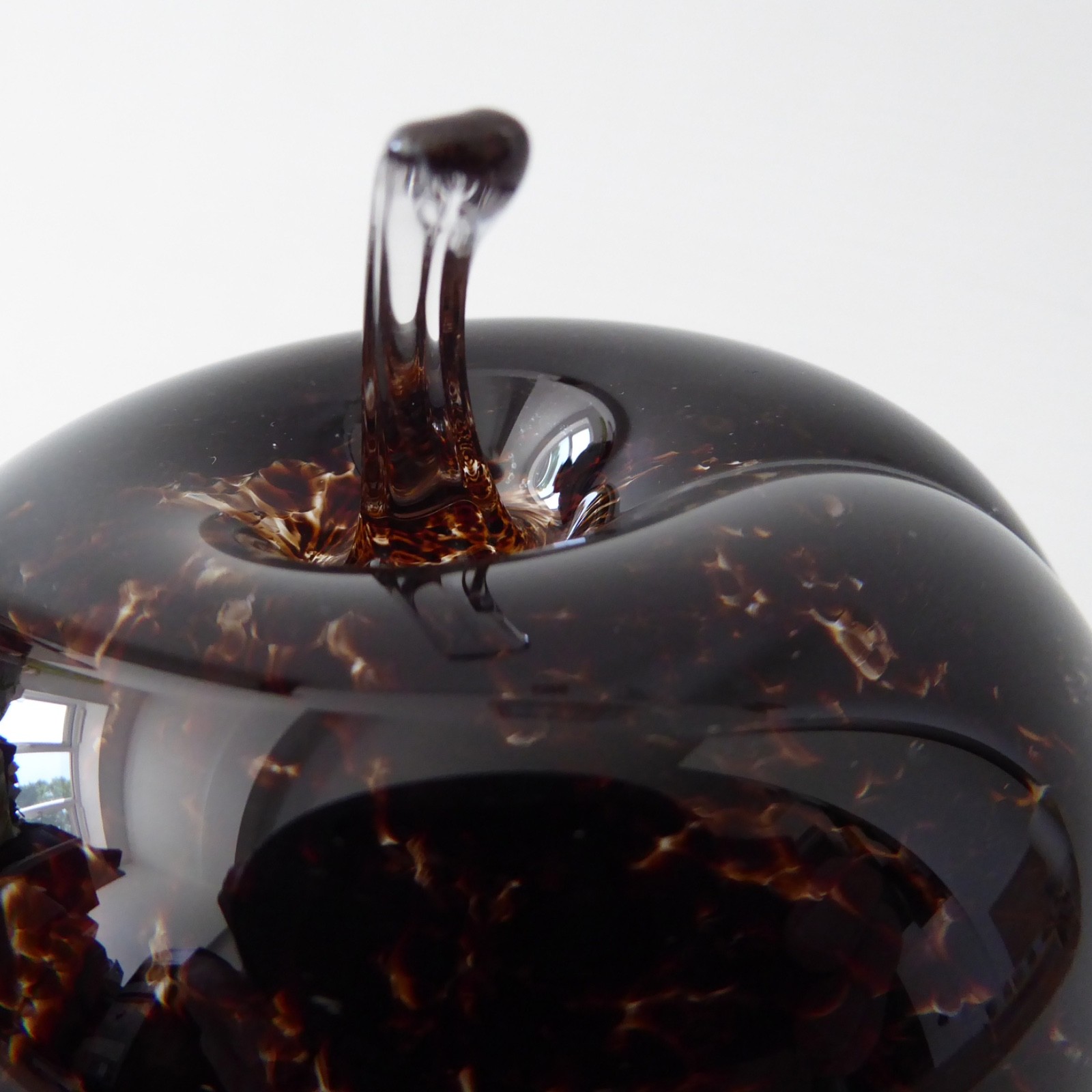 Wedgwood speckled brown art glass apple sculpture paperweight, RSW230 vintage - Image 5