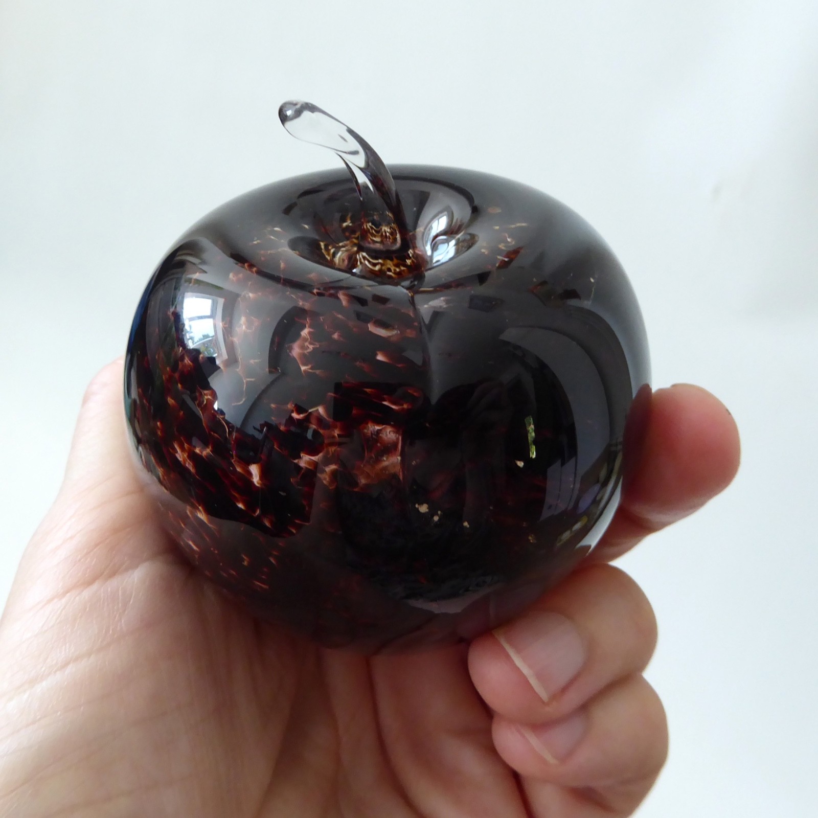 Wedgwood speckled brown art glass apple sculpture paperweight, RSW230 vintage - Image 8