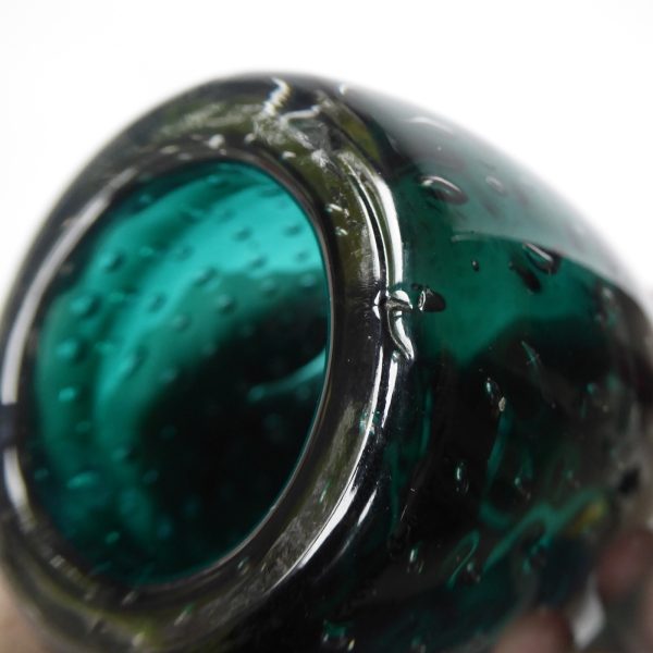 Whitefriars 1960s 9506 vintage art glass small ovoid vase, bubbles, cased green - Image 11