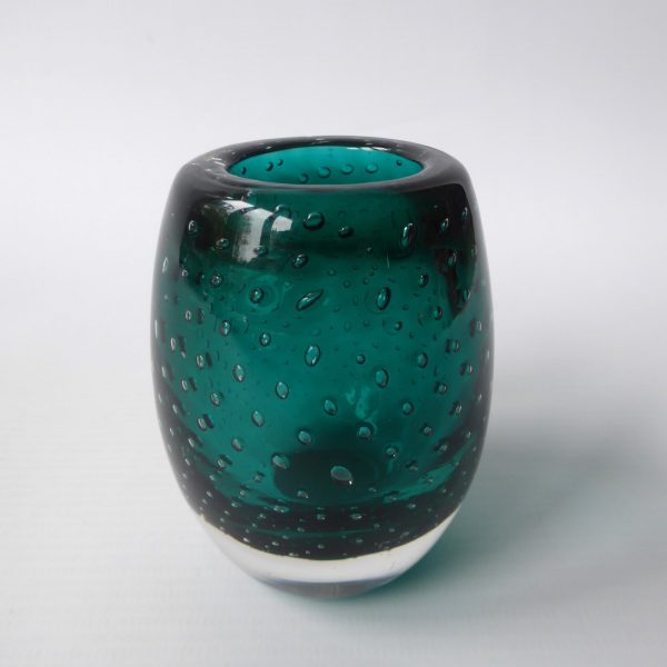 Whitefriars 1960s 9506 vintage art glass small ovoid vase, bubbles, cased green - Image 5