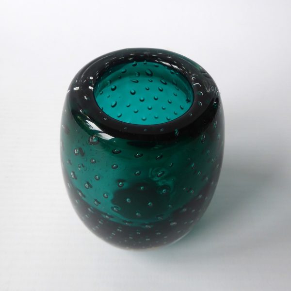 Whitefriars 1960s 9506 vintage art glass small ovoid vase, bubbles, cased green - Image 6
