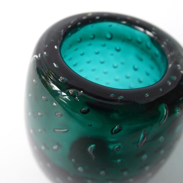 Whitefriars 1960s 9506 vintage art glass small ovoid vase, bubbles, cased green - Image 10