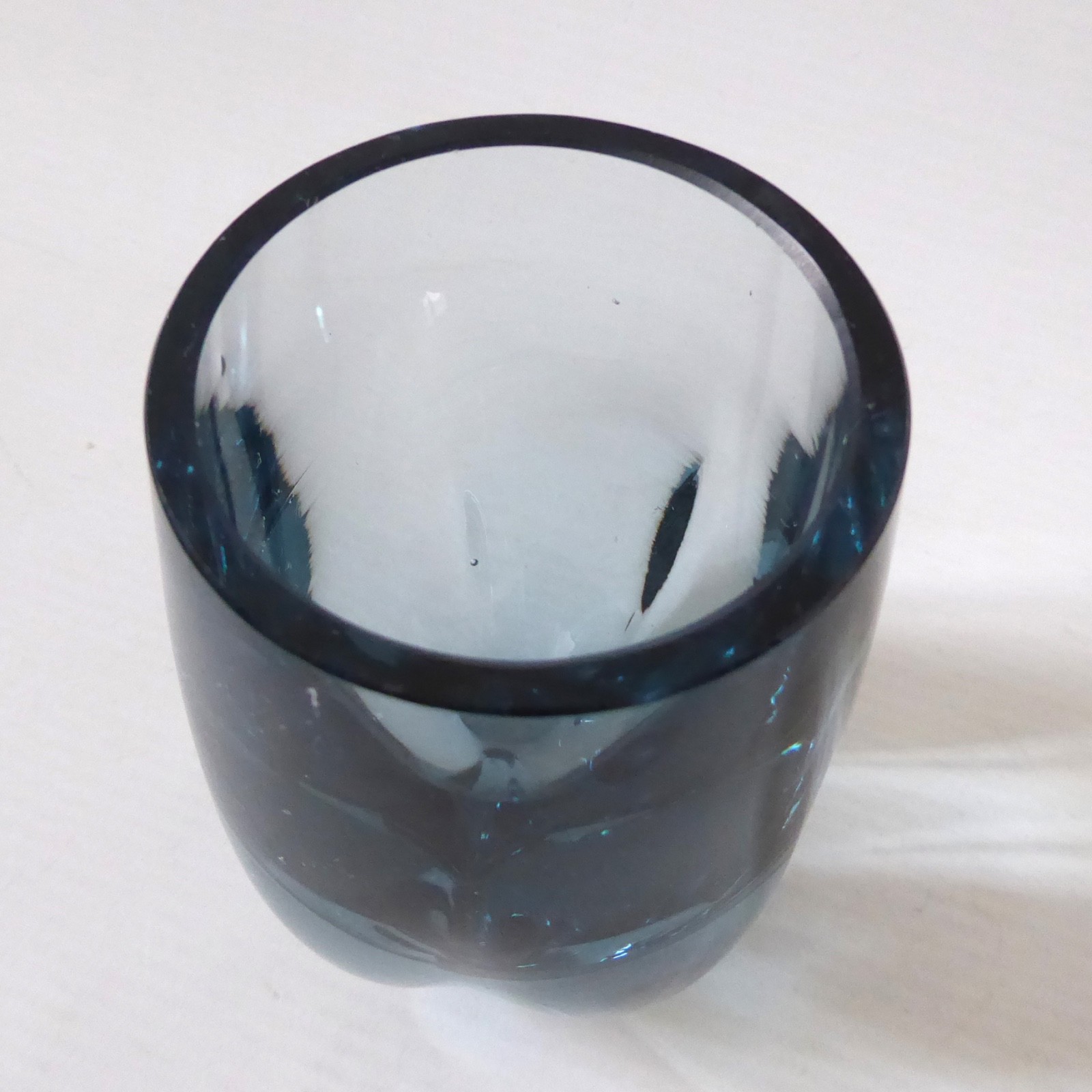 Whitefriars 9392 Arctic Blue 4" lobed vintage art glass vase pot, 1960s vintage - Image 5